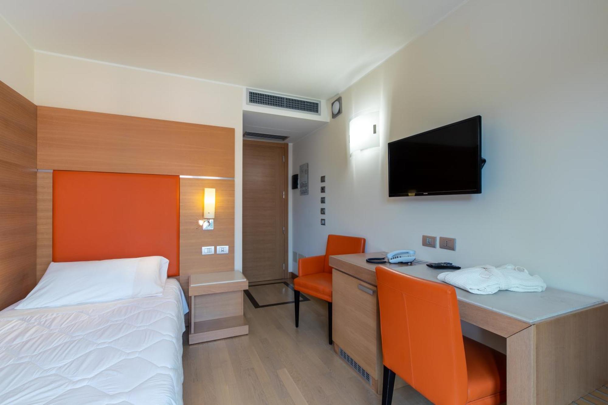 Hotel Villa Doimo 利尼亚诺萨比亚多罗 外观 照片