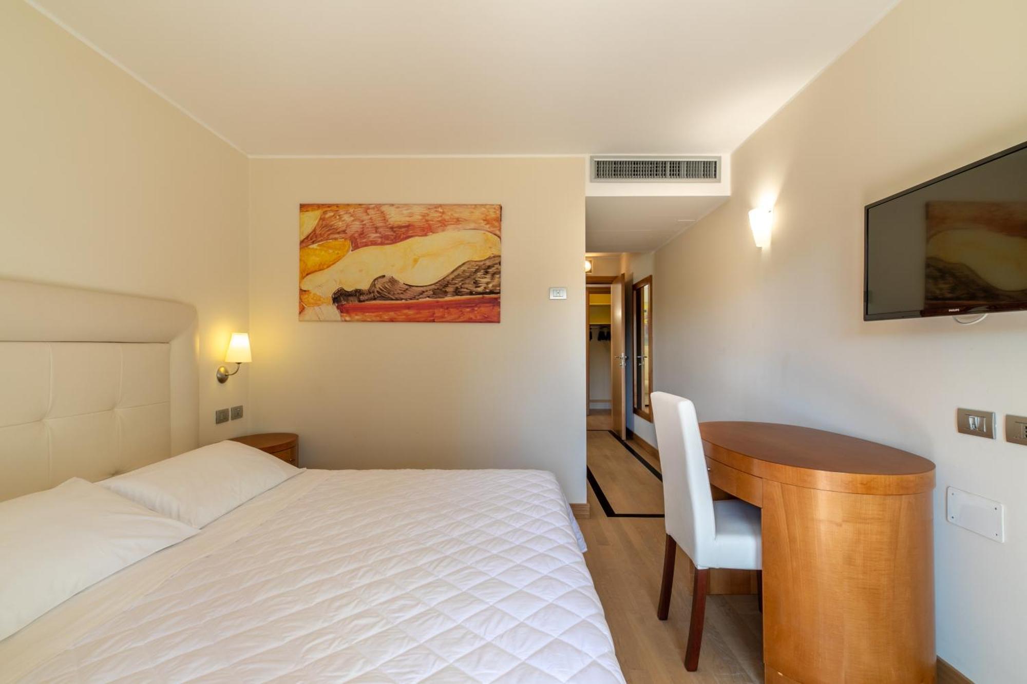 Hotel Villa Doimo 利尼亚诺萨比亚多罗 外观 照片